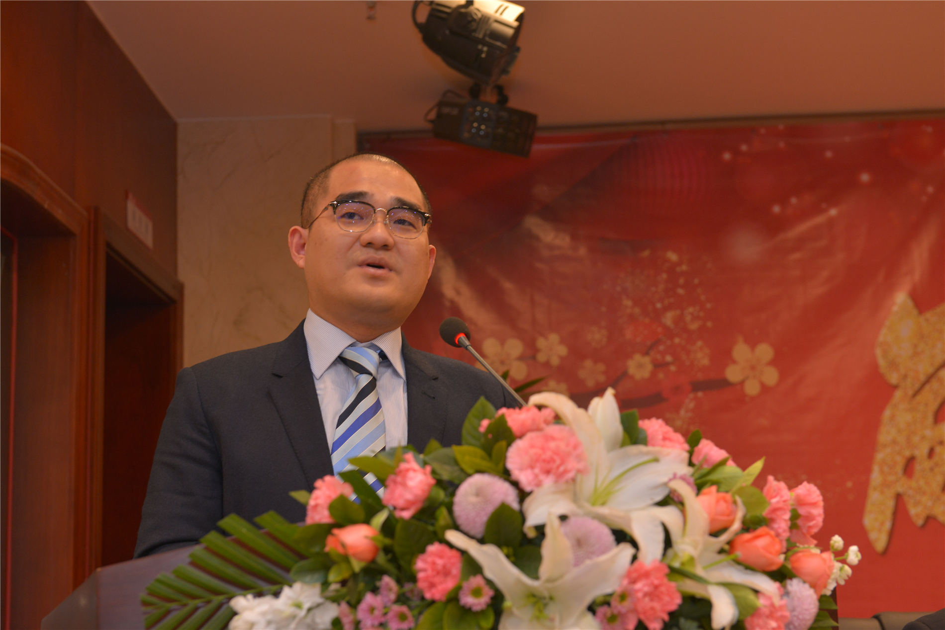 “沖破危機(jī)展芳華，戒驕戒懶創(chuàng)輝煌” ——“解放思想，戒驕戒懶”主題年會(huì)掠影