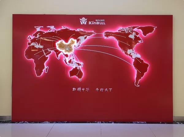 走進勤牛陳列室，砥礪民企強國志