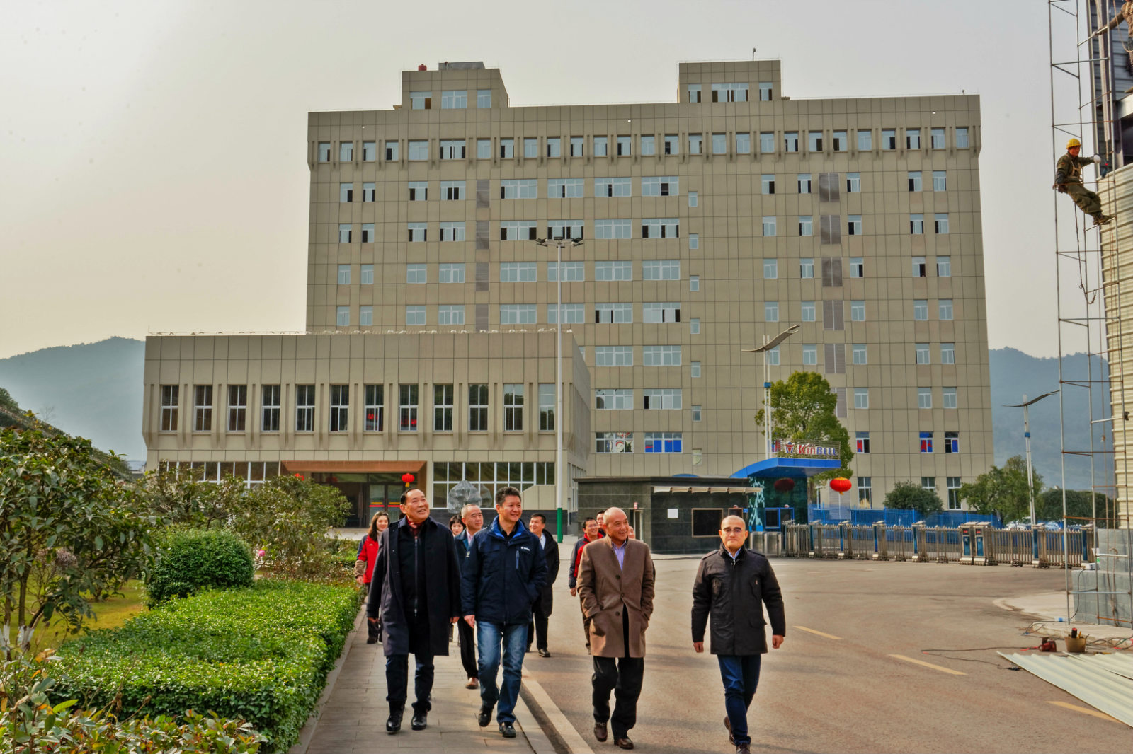 廣西柳工機械股份有限公司總裁黃海波一行到重慶勤牛考察交流 廣西柳工機械股份有限公司總裁黃海波一行到重慶勤牛考察交流