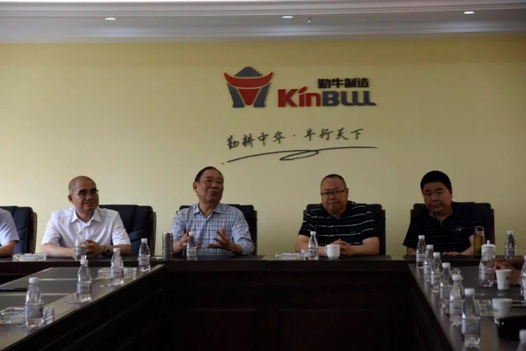 熱烈歡迎南京輪挖協會考察團走進勤牛參觀交流