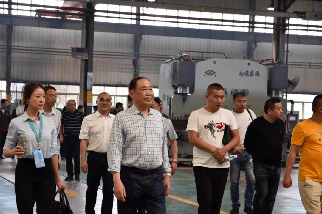 熱烈歡迎南京輪挖協會考察團走進勤牛參觀交流